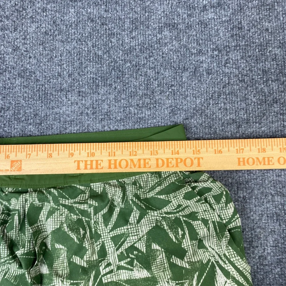 Lululemon Mens Green White Geometric Leaf Print Athletic Shorts Size M